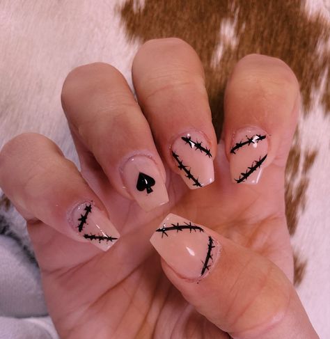 Short Acrylic Nails Square Western, Western Nails For Prom, Western Ace Of Spades Nails, Koe Wetzel Concert Nails, Sparkly Western Nails, Black Punchy Nails, Nail Practice Ideas, Cowgirl Nails Westerns Simple, Punchy Acrylic Nails