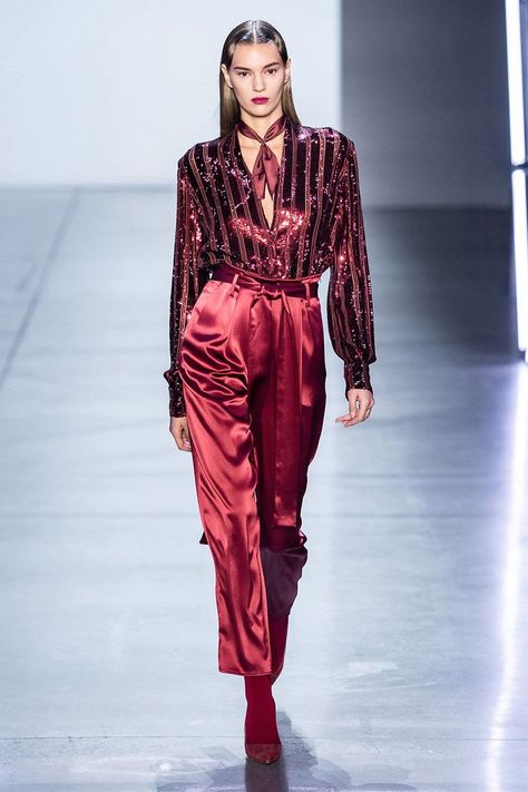 Sally LaPointe Fall 2019 Runway Collection at New York Fashion Week #SallyLaPointe #NYFW #FashionWeek #Runway Dna Notes, Runway Fashion Vintage, Runway Fashion 2020, Haute Couture Style, Sally Lapointe, Outfit Essentials, Angela Simmons, Glitter Fashion, 2019 Runway