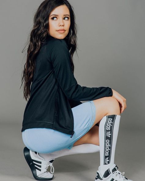 jenna ortega🇵🇷🇲🇽 sanoo Instagramissa: “hello weekend 💙” Disney Actresses, The Addams Family, Hello Weekend, Generation Z, Kids Choice Award, Hottest Pic, Wednesday Addams, Jenna Ortega, High Socks