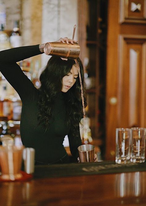 Bartender Photoshoot Ideas, Bartender Astethic, Bartender Woman, Woman Bartender Aesthetic, Bartender Pictures, Bartending Pictures, Bartender Photoshoot, Blonde Bartender Aesthetic, Female Bartender Aesthetic