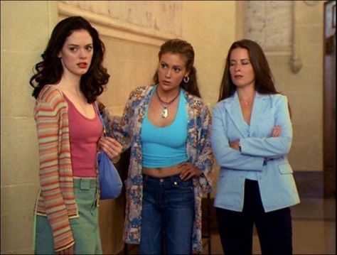 Simple tank and kimono (middle). Paige Charmed, Charmed Outfits, Phoebe Charmed, Charmed 1998, Charmed Tv Show, Charmed Tv, Charmed Sisters, Rose Mcgowan, Early 2000s Fashion