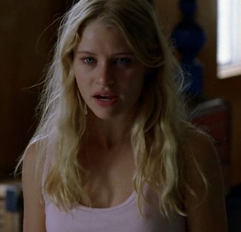 Emilie De Ravin Icons, Emilie De Ravin Blonde, Emilie De Ravin Lost, Emilie De Ravin Gif, Emile De Ravin, Claire Lost, Claire Littleton, Goddess Women, Twd Comics