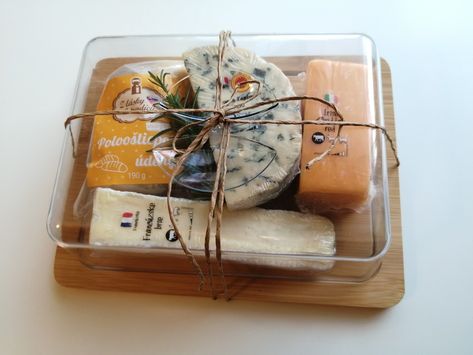 Boars Head, House Organisation, Food Presentation, Brie, Gift Boxes, Cheese Board, Takeout Container, Presentation, Gift Box