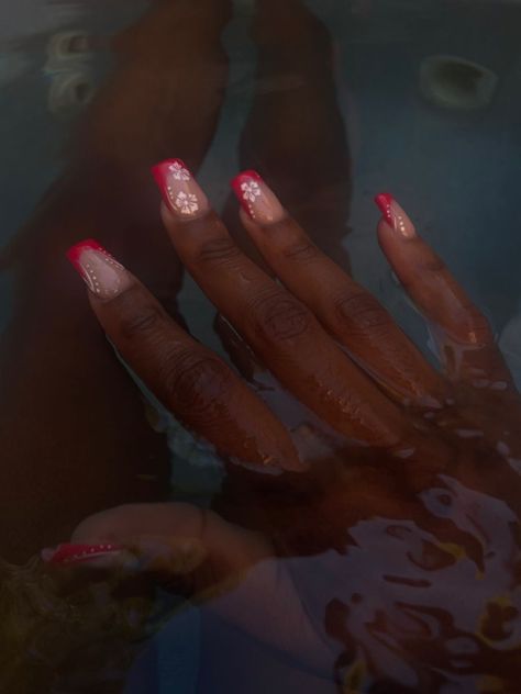 There's a new beauty trend taking over Instagram and it's absolutely stunning. Say hello to "quartz nails". Square Nail Flower Designs, Tropical Acrylic Nails, Puerto Rico Nails, Hawaiian Flower Nails Acrylic, Hibiscus Nail Art, Hawaiian Flower Nails, Flower Toe Nails, Cute Red Nails, Hawaiian Nails