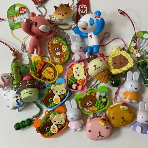 Hakucharms on ig Japanese Toys Kawaii, Japanese Trinkets, Japan Trinkets, Cute Trinkets, Keychain Collection, Clay Art Projects, Cute Keychain, Cute Little Things, Cute Charms