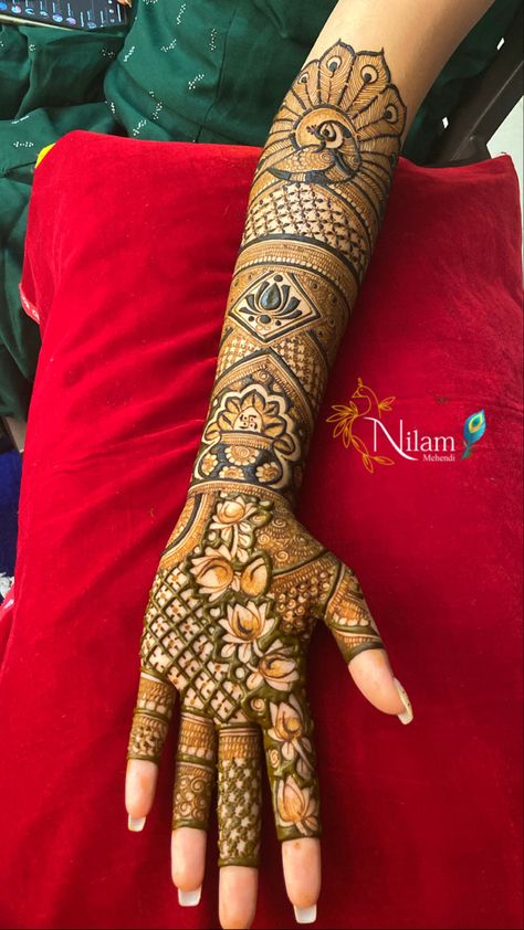 Mehendi Designs For Hands Traditional, Figure Mehendi Designs For Hands, Mehndi Art Designs Bridal, Marvadi Mehndi Design, Bridel Mehandi Full Hand Back Side, Indian Bridal Mehndi Designs, Traditional Mehandi, Indian Bridal Mehndi, Latest Mehndi Designs Wedding