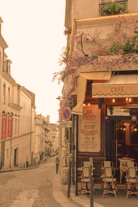 French Alleyway, Ashley Aesthetic, Paris Core, Background Place Aesthetic, Paris Street Cafe, Ashley Core, Movie Vibes, Grad Trip, Paris Streets