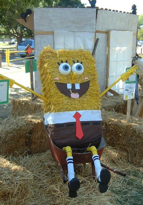 Sponge Bob Scarecrow Town Scarecrow Contest, Toy Story Scarecrow, Spongebob Scarecrow, Disney Scarecrow Ideas, Scarecrow Contest Winners, Scarecrow Contest Ideas, Scarecrow Ideas For Contest Festivals, Funny Scarecrow Ideas, Harvest Festival Ideas