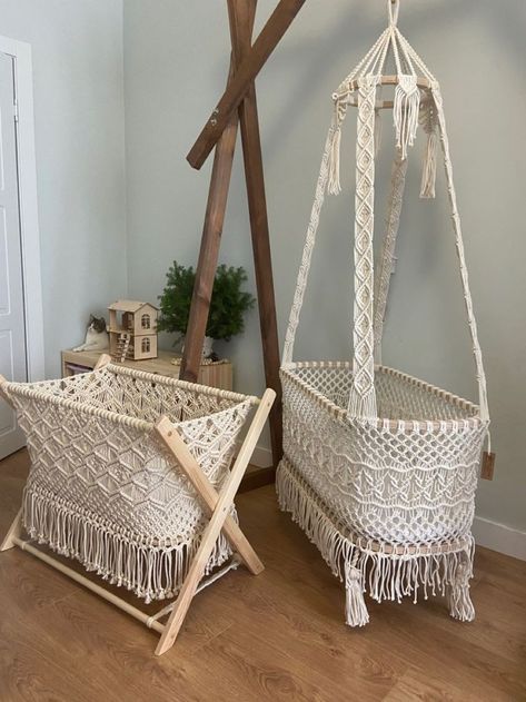 Macrame Furniture, Diy Hanging Chair, Simpul Makrame, Macrame Hanging Chair, Pola Macrame, Macrame Baby, Idee Babyshower, Macrame Swing, Macrame Home Decor