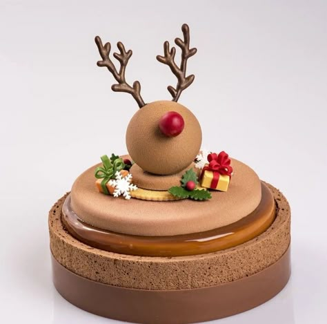 Michelin Dessert, French Pastries Art, Orange Compote, Decorated Brownies, Chocolate Cake Toppers, Winter Torte, Deer Cakes, Vanilla Mousse, New Year's Desserts