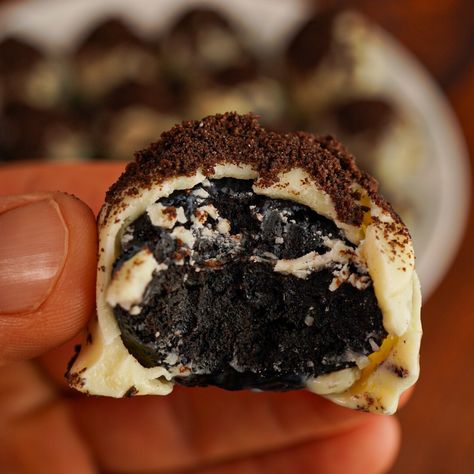 OREO Protein Truffles – Protein Cookie Butter Powder Protein Oreo Balls, Oreo Protein Balls, Protein Oreo, Flexible Dieting Recipes, Protien Powder Cookies, Protein Cookie Butter, Chocolate Peanut Butter Protein Truffles, Protein Monster Cookie Dough, Protein Chocolate Chip Cookies