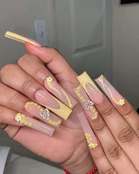 𝑨𝒄𝒄𝒆𝒑𝒕𝒊𝒏𝒈 𝑵𝒆𝒘 𝑪𝒍𝒊𝒆𝒏𝒕𝒔!💅🏽 on Instagram: "Spring Freestyle 💛🌼✨ love when my clients let me Freestyle🥰 • #559nails #springnails #yellownails #glitternails #frenchnails #nailsofinstagram #nailsnailsnails #flowernails #butterflynails #nailstagram #nailsoftheday #nails #explore #nailinspo #naildesigns" Beauty And The Beast Nails, Acrylic Nails Yellow, Belle Nails, Flare Nails, Quinceanera Nails, Bee Nails, Accepting New Clients, Gold Acrylic Nails, Yellow Nails Design