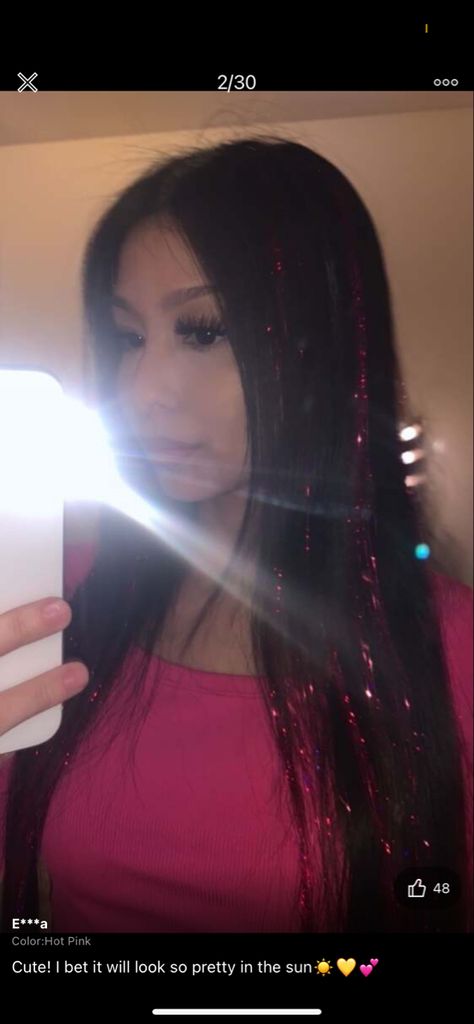 Black Hair With Pink Tinsel, Pink Hair Tinsel Brunette, Pink Tinsel Hair, Hair Tinsel Brunette, Shakira Concert, Black Red Hair, Hair Tinsel, Haircut And Color, Brunette Hair