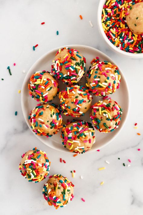 Confetti Cake Protein Balls, Birthday Cake Oatmeal Balls, Health Birthday Treats, Protein Balls Cake Batter, Protein Balls Birthday Cake, Healthy Birthday Cake Protein Balls, Funfetti Protein Balls, Birthday Cake Energy Balls, Birthday Protein Balls