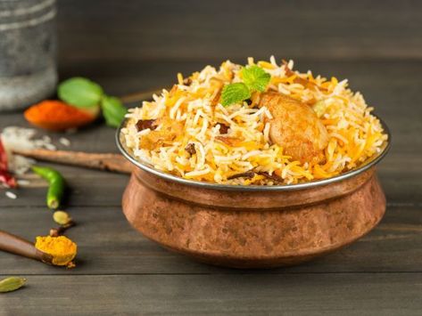 Dum Biryani Photography, Pakistani Foods, Chicken Dum Biryani, Pakistani Dishes, Chicken Karahi, Dum Biryani, Food Photoshoot, Food Menu Design, Pakistani Food