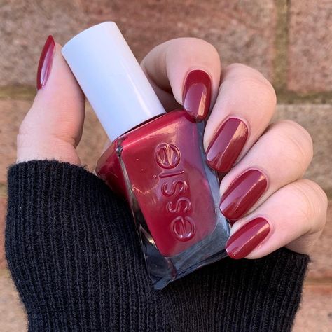 Wearing { Paint the Gown Red } from the @essie Scarlet Starlet Gel Couture collection for my #manimonday | This is a beautiful deep red and… Essie Couture, Nail Polish Painting, Couture Nails, Essie Gel Couture, Gown Red, Gel Couture, Essie Gel, Essie Nail Polish, Uv Lamp