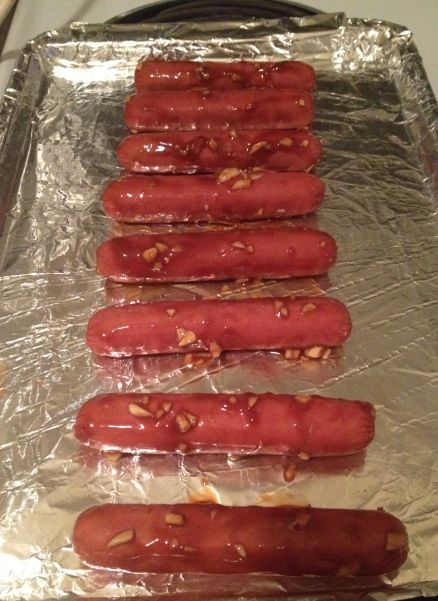 hot dogs in the oven Hot Dogs In The Oven, Broiled Hot Dogs, Oven Hot Dogs, Baked Hot Dogs, Fried Hot Dogs, Hot Dog Sauce, Hot Dogs Recipes, Hot Dog Chili, Burger Dogs