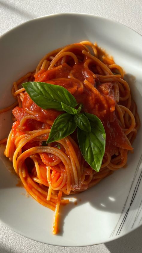 Plats Healthy, Healthy Food Inspiration, Spaghetti Recipe, Food Therapy, Healthy Food Motivation, Yummy Comfort Food, Sauce Tomate, Food Goals, Food Is Fuel