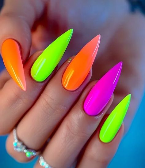 Neon Stilletos Nails, Neon Nails Almond Shape, Fluro Nails, Fun Neon Nails, Neon Chrome Nails, Neon Summer Nails, Neon Nail Art Designs, Nailart Tutorial, Fluorescent Nails