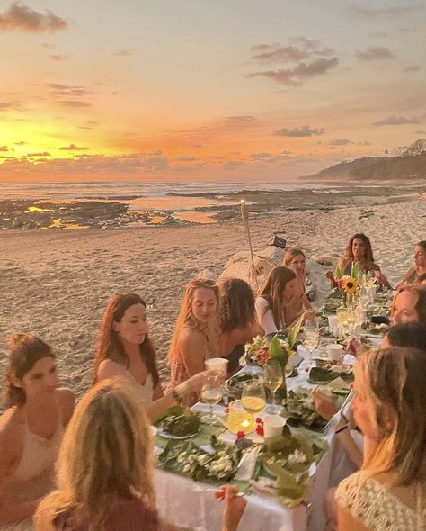 Beach Hens Party, Beach Birthday Dinner, Hawaii Thanksgiving, Tulum Retreat, Beach Dinner Party, Beach Dinners, Beach Dinner Parties, Beach Bday, Sunset Party