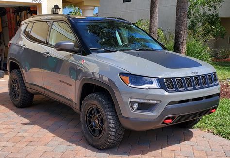 Jeep Compass 2020, Jeep Compass Trailhawk, Large Suv, Stop Light, Jeep Compass, V8 Engine, Mid Size, Lift Kits, Offroad Vehicles