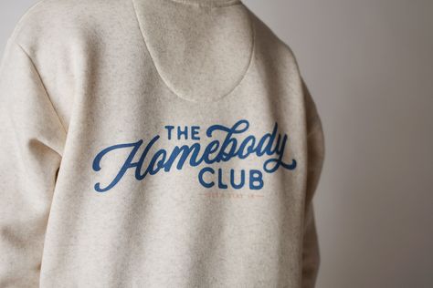 Wearing the oatmeal crew sweatshirt from The Homebody Club. Comfy and stylish, this sweatshirt is perfect for lounging around the house or running errands. . #Simple_Sweatshirt #Blue_Artwork #Crewneck_Design #Club_Sweatshirts Crew Neck Shirt With Logo Print, Retro Crew Sweatshirt, Casual Sweatshirt With Graphic Design, Casual Graphic Design Sweatshirt, Womens Simple Sweatshirt, Affordable Cozy Crew Neck Sweatshirt, Simple Cute Sweatshirt, Affordable Cozy T-shirt With Letter Print, Comfort Colos Sweat Shirt