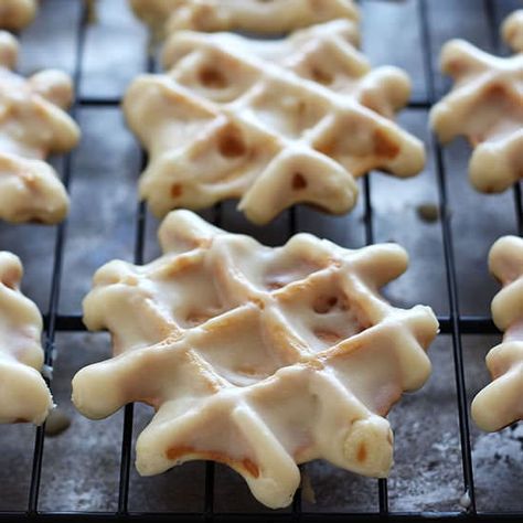 Old-Fashioned Sour Cream Doughnuts - Handle the Heat Doughnut Waffles, Waffle Iron Recipes, Waffle Maker Recipes, Handle The Heat, Waffle Toppings, Maple Glaze, Whoopie Pies, Waffle Recipes, Waffle Maker