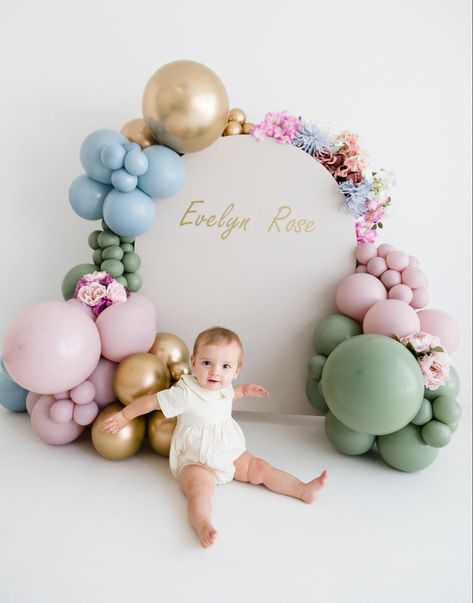 Little girl smiling for first birthday cake smash session Flower Cake Smash, Megan Foster, Cake Smash Theme, Smash Cake Photoshoot, Creative Photoshoot Ideas, Birthday Cake Smash, Big Flowers, Flower Backgrounds, Cake Smash