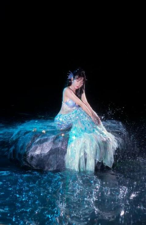 Debut Theme, Mermaid Pose, Mermaid Books, Black Ocean, Instagram Profile Picture Ideas, Ocean Fashion, Mermaid Aesthetic, Photoshoot Concept, Fantasy Fairy