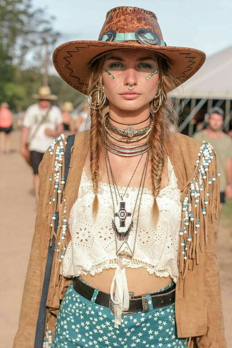 Boho style Bohemian Attire, Look Hippie Chic, Stile Boho Chic, Moda Hippie, Look Boho Chic, Bohemian Life, Look Festival, Wilde Westen, Estilo Hippy