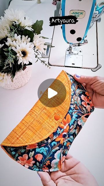 How To Make A Purse Out Of Fabric, No Sew Purse, Card Wallet Pattern, Sew Together Bag, Wallet Tutorial, Beautiful Purse, Sewing Room Organization, How To Make Purses, Costura Diy