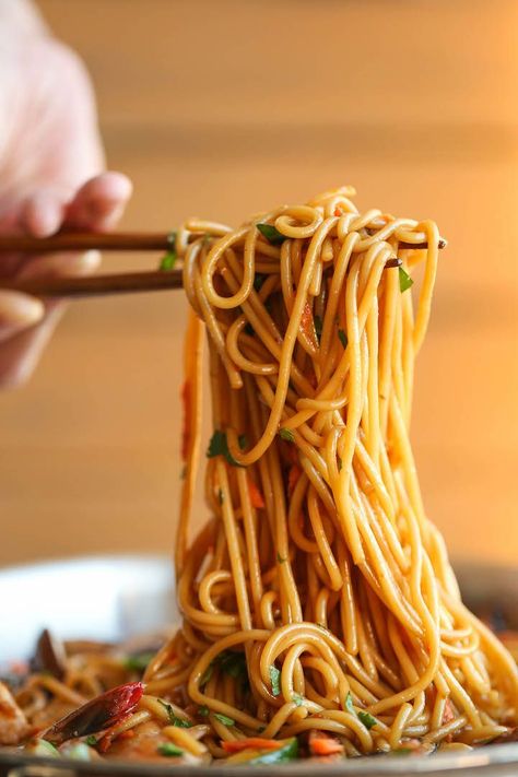 Asian Garlic Noodles - Easy peasy Asian noodle stir-fry using pantry ingredients that you already have on hand. Quick, no-fuss, and made in less than 30min! Recipe from Damn Delicious Asian Garlic Noodles, Asian Noodles Stir Fry, Noodle Meals, Asian Noodle Recipes, Asian Noodle, Pantry Ingredients, Garlic Noodles, Asian Noodles, Asian Inspired Recipes