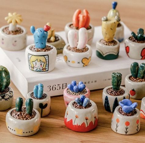 Small Ceramic Gifts, Cute Pottery Ideas Clay Projects, Mini Pottery Ideas, Handmade Ceramic Gift Ideas, Polymer Clay Pots, Mini Ceramic Ideas, Cool Things To Make With Clay, Small Ceramic Ideas, Small Ceramic Projects