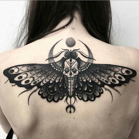 deathhead moth + moon Female Chest Piece Tattoo, Moth Leg Tattoos Women, Abdominal Tattoos Women, Gothic Sternum Tattoo, Under Bust Tattoo, Moth Tattoos, Ivy Tattoo, Tattoos Creative, Petit Tattoo