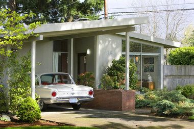 Mid Century Modern Homes | ... Storrs-designed home at 1516 N.E. 129th Place is listed for $199,000 Mid Century Modern Exterior, Mid Century Exterior, Planter Beds, Mcm House, Modern Ranch, Modern Landscape Design, Mid Century Architecture, Casa Exterior, House With Porch