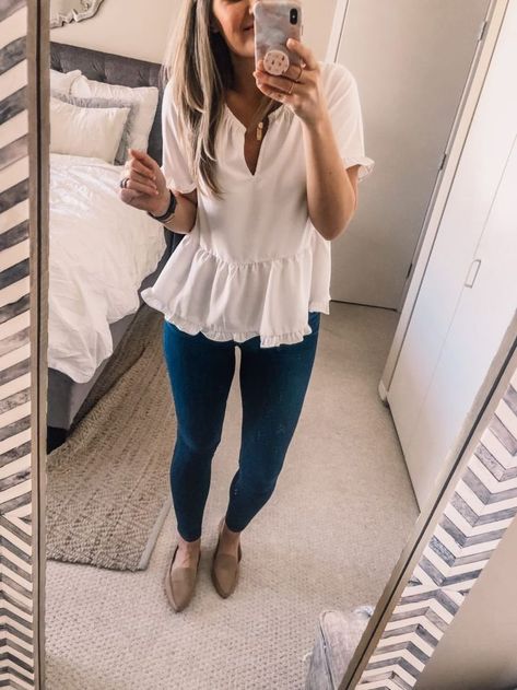 A casual office look with this white ruffle top and affordable beige flats | Workwear looks with jeans #officefashion #visionsofvogue Beige Flats Outfit, Trending Fits, Womens Fashions, Teacher Wardrobe, Beige Flats, White Ruffle Top, Teaching Outfits, Peplum Tops, Athleisure Trend