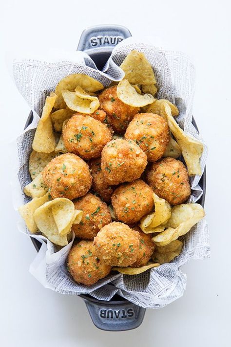 Friend mac n' cheese balls Fried Macaroni And Cheese Balls, Macaroni And Cheese Balls, Mac And Cheese Balls Recipe, Fried Mac And Cheese Balls, Mac And Cheese Balls, Fried Mac N Cheese Balls, Fried Macaroni And Cheese, Fried Macaroni, Mac N Cheese Balls