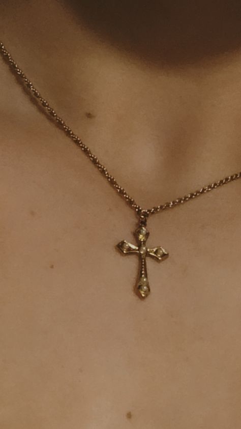 Cross Pendant Aesthetic, Gold Cross Aesthetic, Cross Jewelry Aesthetic, Gold Cross Necklace Aesthetic, Cross Necklace Aesthetic, Aesthetic Cross, Catholic Cross Necklace, Gold Crucifix Necklace, Necklace Aesthetic