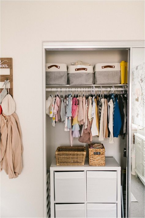 Small Space Clothing Storage, Organize Baby Clothes, Toddler Closet Organization, Vintage Inspired Nursery, Toddler Closet, Closet Clothes Storage, Nursery Closet Organization, Baby Closet Organization, Baby Clothes Storage