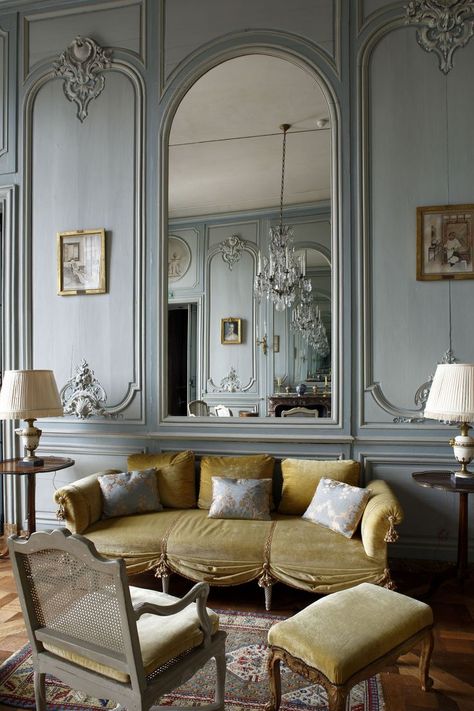 Parisian Interior, French Interior Design, Interior Design Minimalist, Glam Pad, Traditional Interior Design, Classic Interior Design, French Interior, French Decor, Traditional Interior