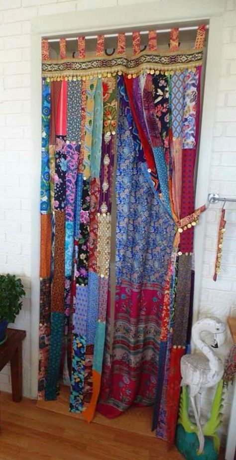 Closet Door Ideas Curtain, Boho Door Curtain, Upcycled Curtains, Cozy Curtains, Closet Door Ideas, Boho Door, Cortinas Boho, Macrame Room, Bohemian Curtains