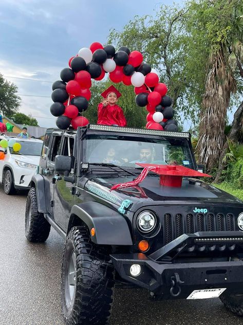 Parade Float Diy, Homecoming 2024, Hoco Inspo, Homecoming Parade, Pta Ideas, Arch Ideas, Senior Ideas, Parade Float, Christmas Parade