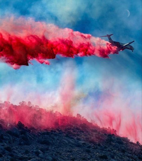 A great capture of an Erickson Aero Tanker dropping a load of retardant in California. Photo by @eyefolio_photography Aerial Firefighting, Smokey The Bears, Firefighter, California, Photography