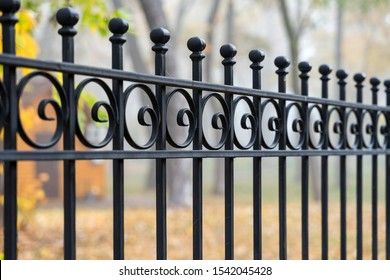 Rod Iron Decor, Metal Guardrail, Rod Iron Fences, Iron Railings Outdoor, Fence Painting, Metal Garden Gates, Wood Privacy Fence, Rod Iron, Wrought Iron Design