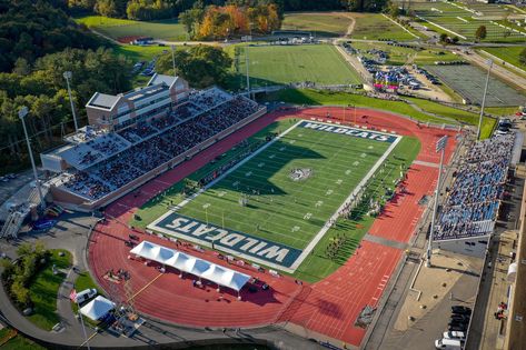 Our recently renovated football field looks amazing from up above!🏈 College Football Field, Bloxburg Football Field, High School Football Field, School Football Field, School Building Plans, Tailgate Menu, Bloxburg School, American Football Field, Football Stand