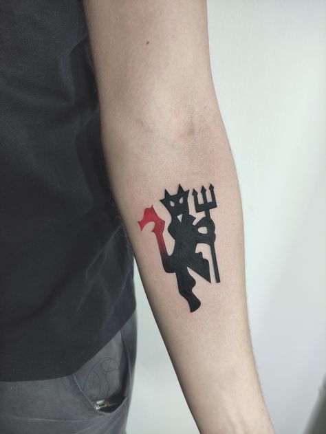 Manchester United Tattoo Designs, Mufc Tattoo, Man United Tattoo, Manchester United Tattoo Ideas, Manchester United Tattoo, Manchester United Old Trafford, Football Tattoo, Manchester United Logo, Panther Tattoo