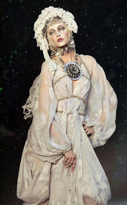 John Galliano Galliano Dior, Dior Couture, John Galliano, Fantasy Fashion, Costume Design, Headdress, Couture Fashion, Runway Fashion, High Fashion