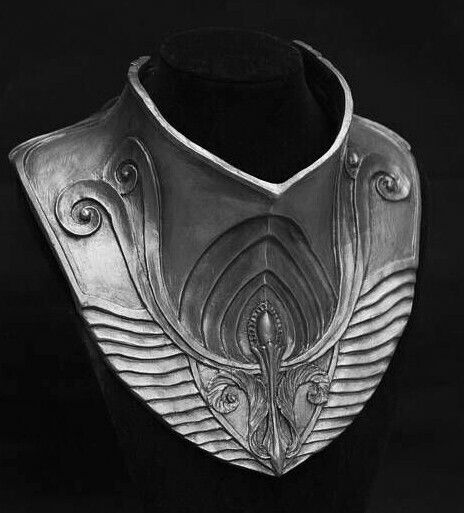 Fantasy Breastplate, Elven Jewelry, Female Armor, Fashion Design Sketch, Female Knight, Tattoo Project, Knight Art, Knight Armor, Dnd Art