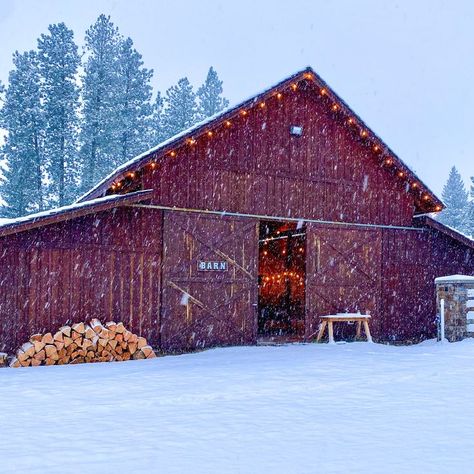 Countryside Christmas Aesthetic, Country Christmas Aesthetic, Montana Christmas, Ranch Christmas, Barn Restoration, Farm Inspiration, Snow Painting, Cattle Barn, Barn Christmas