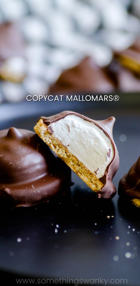 These Copycat Mallomars became an immediate favorite in our house! Soft, homemade marshmallow on top of a graham cracker and covered in chocolate Mallomars Recipe, Decorated Pies, Chocolate Covered Graham Crackers, Homemade Marshmallow, Chocolate Covered Marshmallows, Christmas Basket, Homemade Marshmallows, Cookie Time, Christmas Sweets